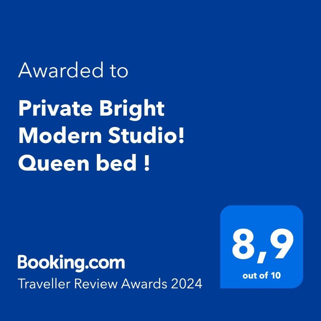 Private Bright Modern Studio! Queen Bed ! Victoria Eksteriør bilde